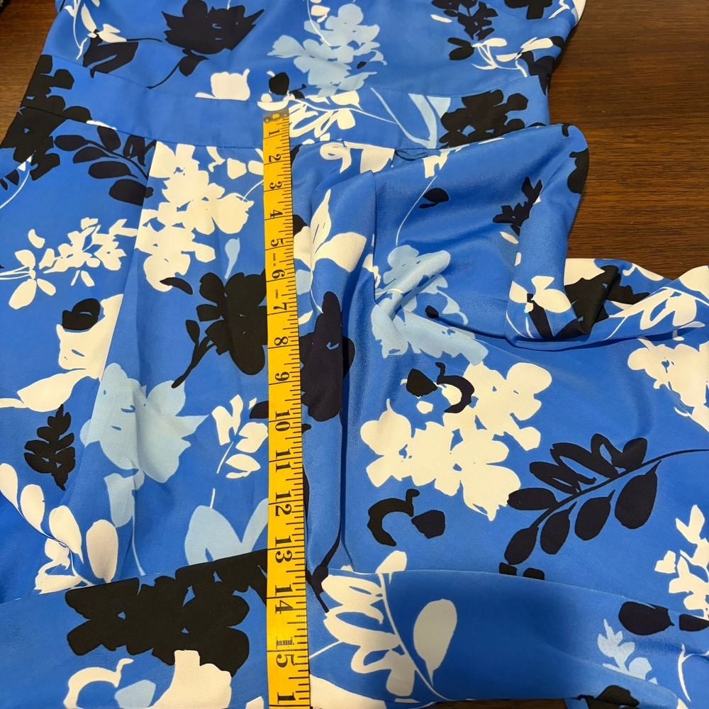 Vince Camuto Blue Floral Wide Leg Jumpsuit Size M Pockets Vacation, Resort, Chic - Picture 15 of 16